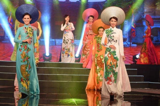 BST áo dài Bính Hỷ Thân đẹp tựa bức tranh xuân tươi thắm