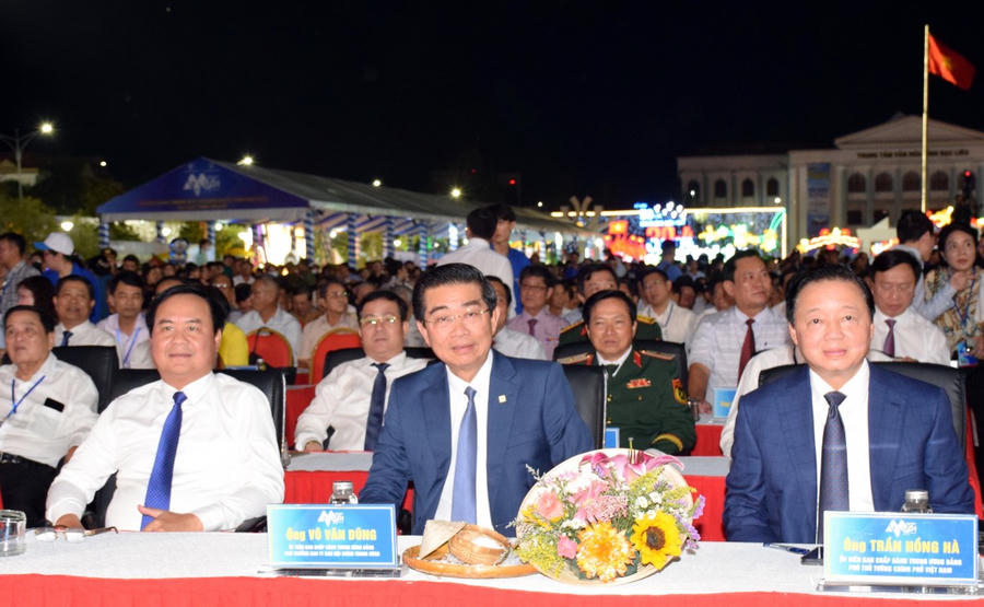 Đại biểu tham dự lễ khai mạc Festival Nghề Muối Việt Nam - Bạc Liêu năm 2025.
