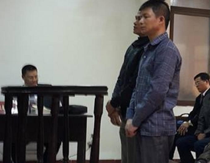 Bị cáo Nguyễn Đình Yên và Lưu Văn Long tại phiên tòa.