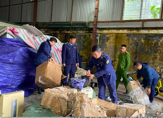 Tiêu hủy tài sản là tang vật vi phạm hành chính. (Ảnh: Báo Hà Nam)