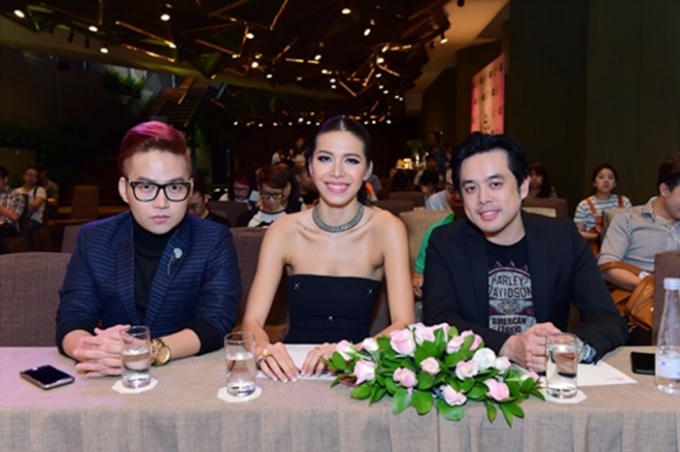 Nhà thiết kế Chung Thanh Phong và siêu mẫu Minh Tú và Giám đốc âm nhạc Dương Khắc Linh. Ảnh: Internet