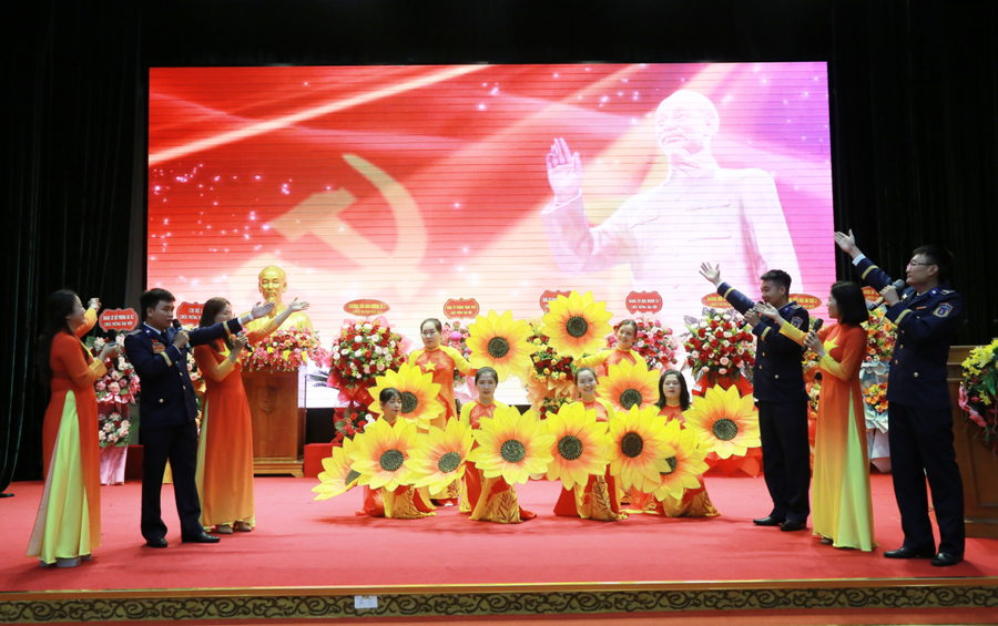 Các tiết mục văn nghệ chào mừng Đại hội.