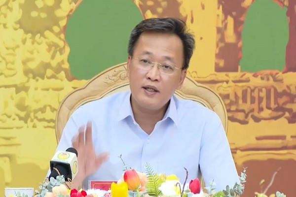 Bí thư Tỉnh ủy Hưng Yên, ông Nguyễn Hữu Nghĩa phát biểu tại phiên họp.