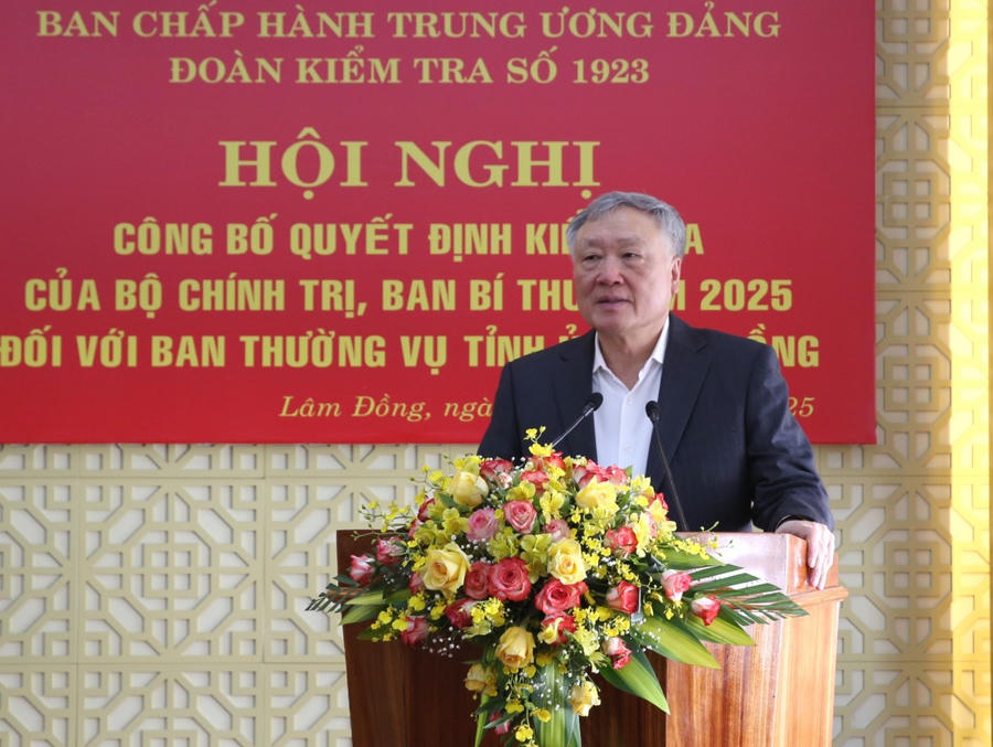 Phó Thủ tướng Thường trực Chính phủ Nguyễn Hòa Bình phát biểu tại hội nghị. Ảnh: Nguyễn Hoàng
