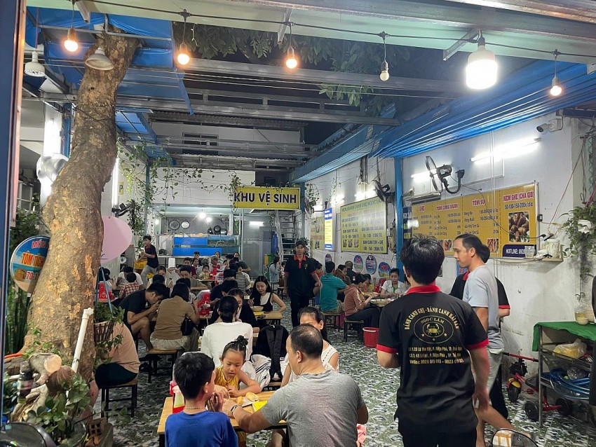 Nhân viên quán thân thiện và hiếu khách.
