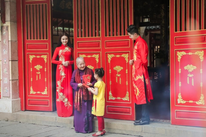 Phan Thị Mơ - Nghệ sĩ Thiên Kim - Bé Ngọc Hà - Ca sĩ Ray Võ ( từ trái sang )