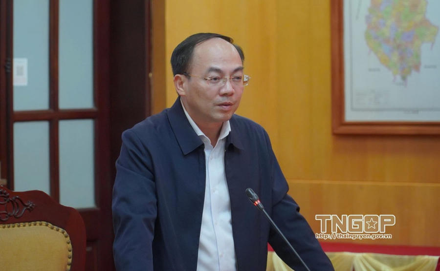 Ông Nguyễn Đăng Bình, Phó Bí thư Thường trực Tỉnh ủy, Chủ tịch HĐND tỉnh phát biểu ý kiến tại Hội nghị.