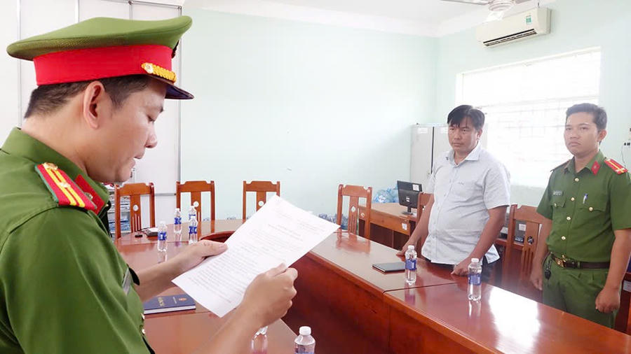 Cơ quan Cảnh sát điều tra Công an tỉnh An Giang thi hành Lệnh bắt tạm giam bị can Trần Phú Hào