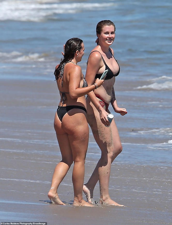 Mẫu 9x Ireland Baldwin 'thả thính' với bikini nhỏ xíu, siêu 'bốc lửa' ở biển - ảnh 13