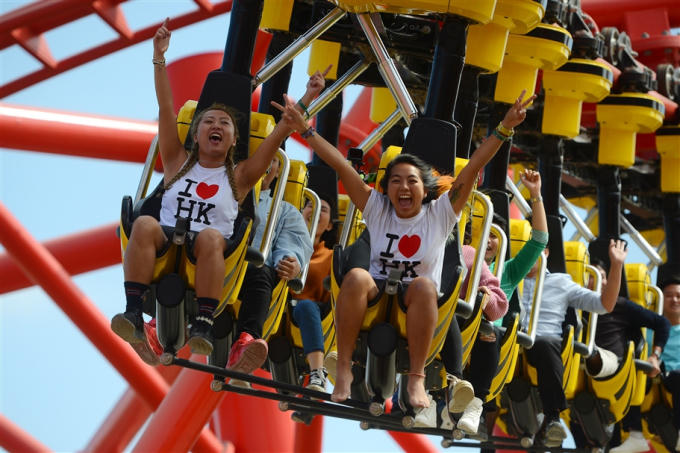 Điểm nhấn của công viên là các games giải trí, vận động hàng đầu thế giới như tàu lượn siêu tốc dài nhất Châu Á, với độ dài đường ray lên tới 1,1km mang tên “Phi Long Thần Tốc”