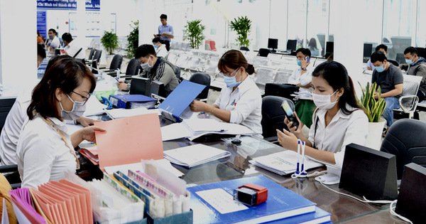 Chi tiết mức lương của cán bộ, công chức khi lương cơ sở tăng lên 2,34 triệu đồng.