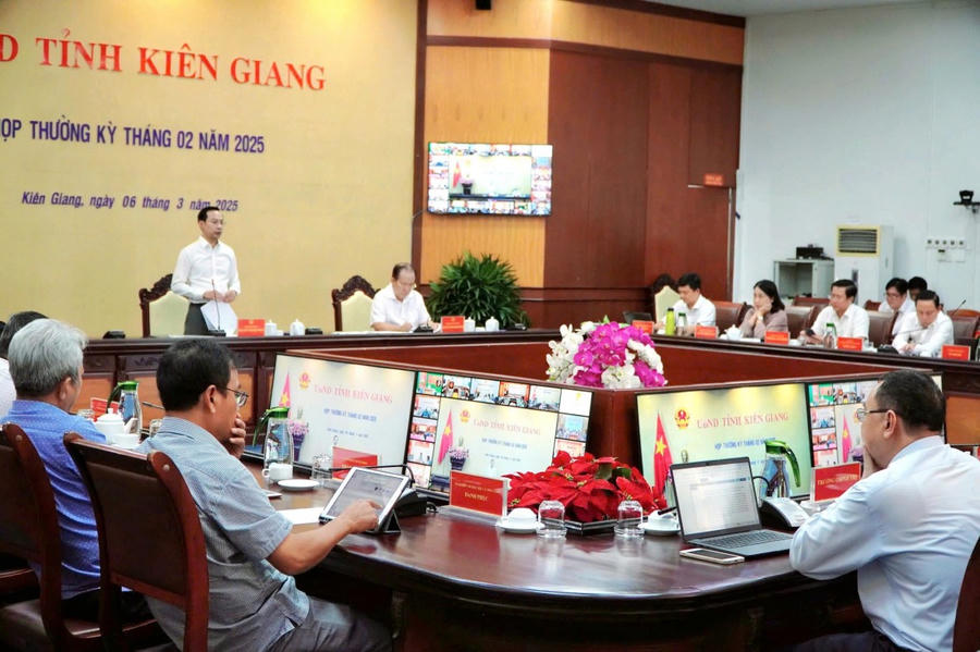 Quang cảnh họp thường kỳ tháng 2/2025 của UBND tỉnh Kiên Giang