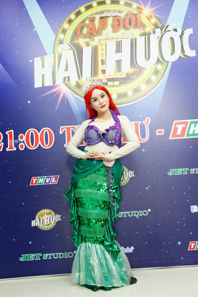 Việt Hương bị Hiếu Hiền viết thư để đ&ograve;i lại đầm