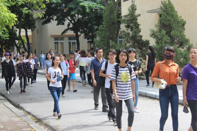 Các thí sinh dự thi môn năng khiếu báo chí chiều ngày 10/8. (Ảnh: Thảo Nguyên).