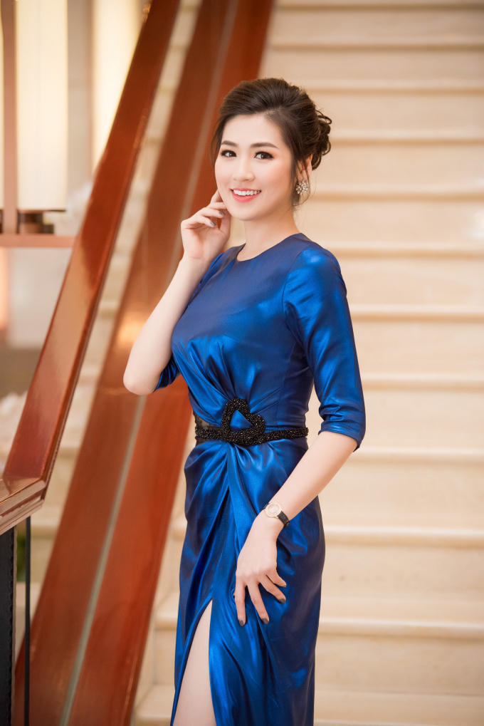 &Aacute; Hậu T&uacute; Anh khoe nhan sắc ngọt ng&agrave;o trong chiếc đầm của L&ecirc; Thanh H&ograve;a