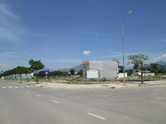 Trải qua hơn 5 năm xây dựng, thời gian gần đây, dự án đã bắt đầu có khách hàng đến xây dựng nhà và dọn về đây sinh sống song dân cư rất thưa thớt. Bên cạnh đó, đa phần các lô đất tại dự án được khách hàng mua trước đây giờ lại được nhiều người không ngừng rao bán lại.