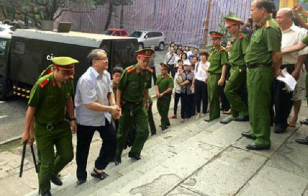 Phạm Công Danh tới tòa sáng 10/1.