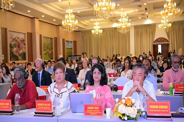 Đại biểu trong nước và quốc tế dự Hội nghị.