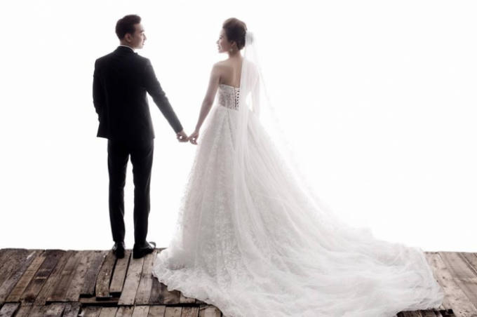 Ảnh cưới được nam MC tiết lộ trên trang facebook cá nhân.