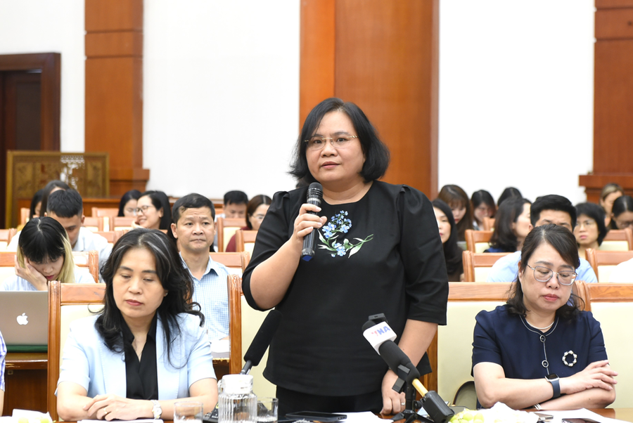 Bà Nguyễn Thị Thoa, Phó cục trưởng Cục Quản lý công sản (Bộ Tài chính) trả lời tại họp báo, ngày 2/7. Ảnh: Bộ Tài chính