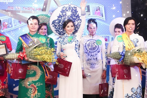 Mai Thanh Hà cùng Á quân 1 và Á quân 2.