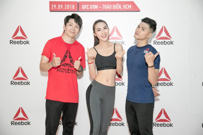 Tường Linh khoe v&ograve;ng eo con kiến tại s&acirc;n khấu thể thao