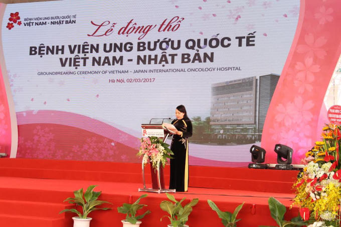 Bà Nguyễn Thị Kim Tiến, Bộ trưởng Bộ Y tế phát biểu tại lễ khởi công.