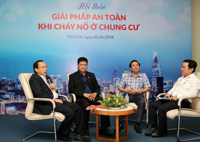 Hội thảo “Giải pháp an toàn khi cháy nổ ở chung cư” với sự tham gia của đại diện Sở Xây dựng TP HCM, các luật sư, các chủ đầu tư, nhiều cư dân đang sống trong một số chung cư trên địa bàn thành phố.