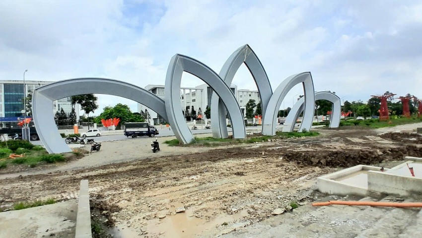 Dự án có tổng mức đầu tư gần 290 tỷ đồng do Ban Quản lý dự án đầu tư xây dựng huyện Gia Lâm (cũ) làm chủ đầu tư. Đơn vị trúng thầu thi công là Công ty Cổ phần Dịch vụ và Thương mại 68. Thời gian thực hiện hoàn thành dự án trong năm 2024.