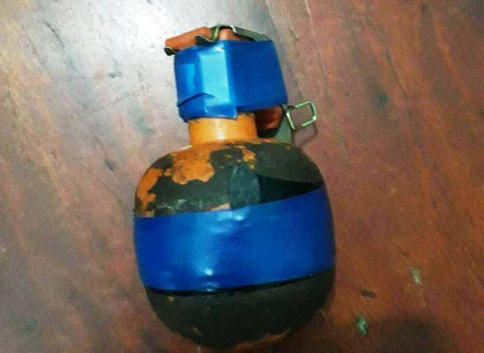 Lựu đạn mang đi giải quyết mâu thuẫn đã bị Công an huyện Như Thanh thu giữ.
