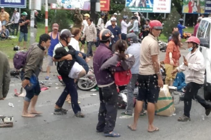 iện trường vụ tai nạn giao thông ở Long An.