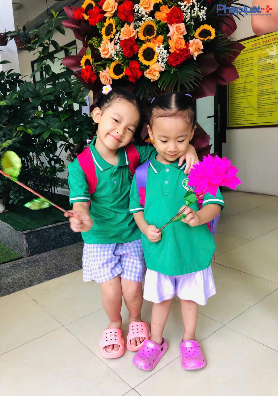 Sự háo hức, rạng rỡ nhân ngày khai giảng năm học mới của các bé.