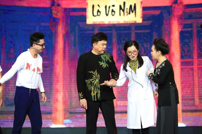 Việt Hương rơi nước mắt khi nhớ về quá khứ hát vũ trường