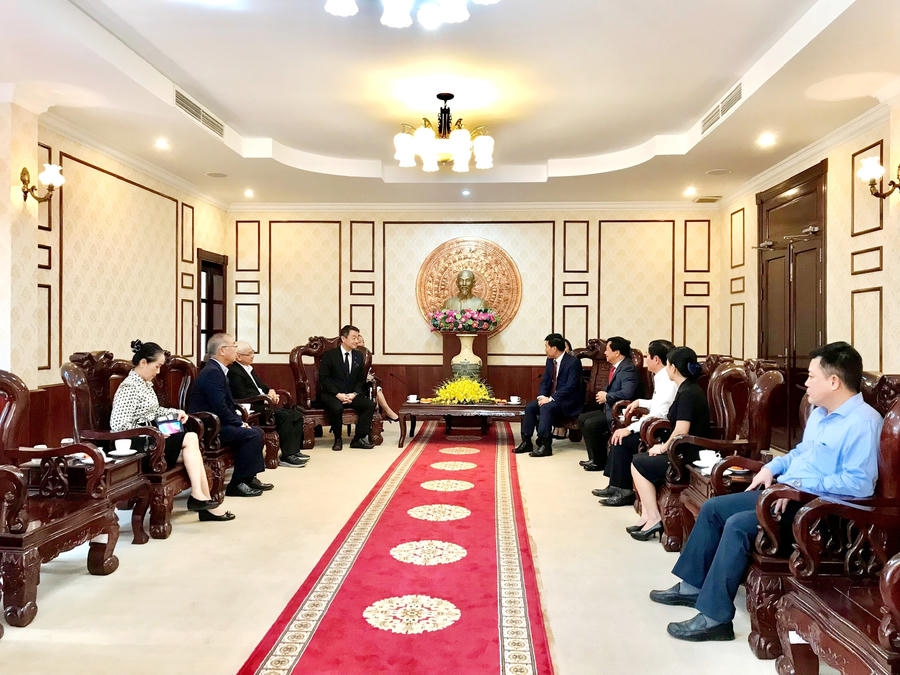 Quang cảnh buổi làm việc.