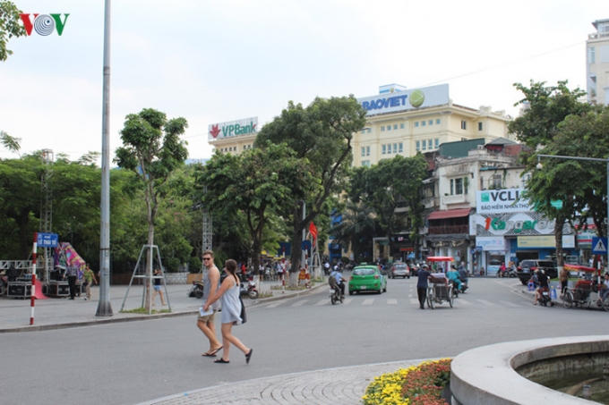 Khu vực ngã 5 Hàng Đào.