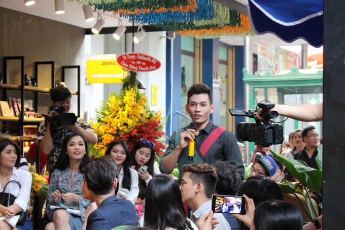 Nhiệt tình đặt câu hỏi  (Ảnh: Phạm Thịnh)