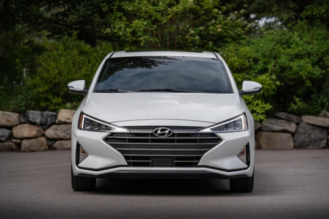 Hyundai Elantra 2019 chính thức ra mắt, diện mạo mới bắt mắt hơn