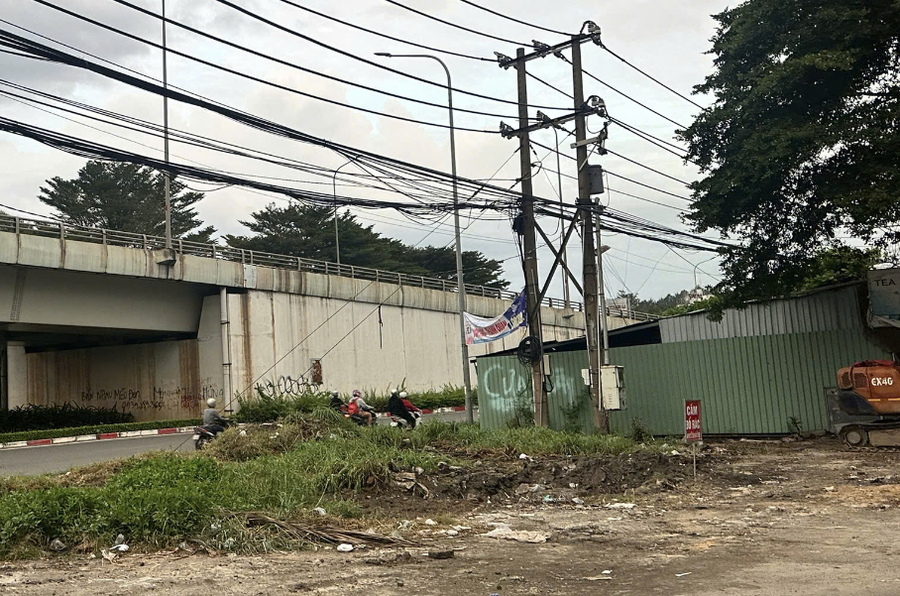 Hiện trạng khu vực hành lang an toàn trước Big C Đồng Nai