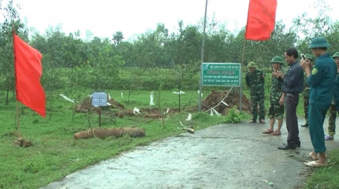Sau khi khảo sát quả bom được di chuyển đảm bảo an toàn.