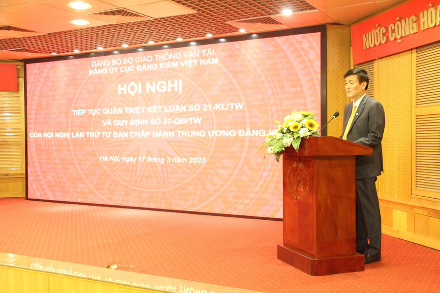 Đồng chí Nguyễn Chiến Thắng, Bí thư Đảng ủy, Cục trưởng Cục Đăng kiểm VN phát biểu tại Hội nghị