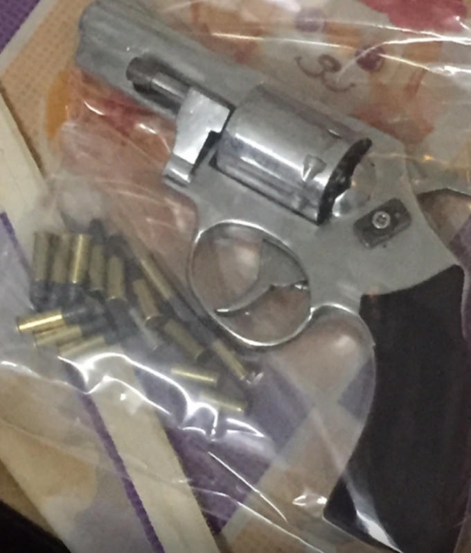 Ki&ecirc;n Giang: Bắt 2 đối tượng t&agrave;ng trữ gần 1kg ma t&uacute;y đ&aacute; v&agrave; 1 khẩu s&uacute;ng tự chế