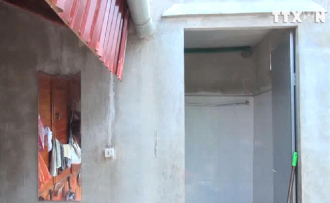 Nhà vệ sinh, nôi Luân đã ra tay tàn độc với chính con mình (ảnh TTX).