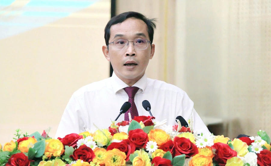 Giám đốc Sở Nội vụ tỉnh An Giang Nguyễn Như Anh phát biểu tại kỳ họp. (Ảnh: Khánh Thuỳ).