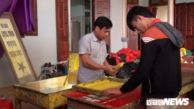 Ngay sau chiến thắng của đội tuyển U23 Việt Nam trước Qatar, gia đình anh nhận được hàng loạt đơn đặt hàng, làm không xuể.