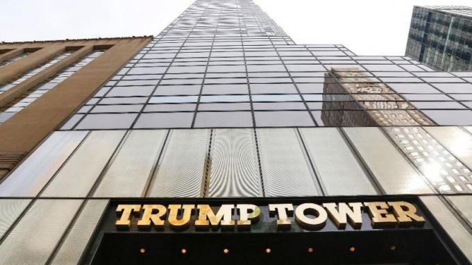 Nằm trên Đại lộ Số 5 ở Midtown Manhattan, thành phố New York, tháp Trump hiện là nơi sinh sống của vợ và con trai út của Tổng thống Mỹ Donald Trump. (Ảnh: AP)
