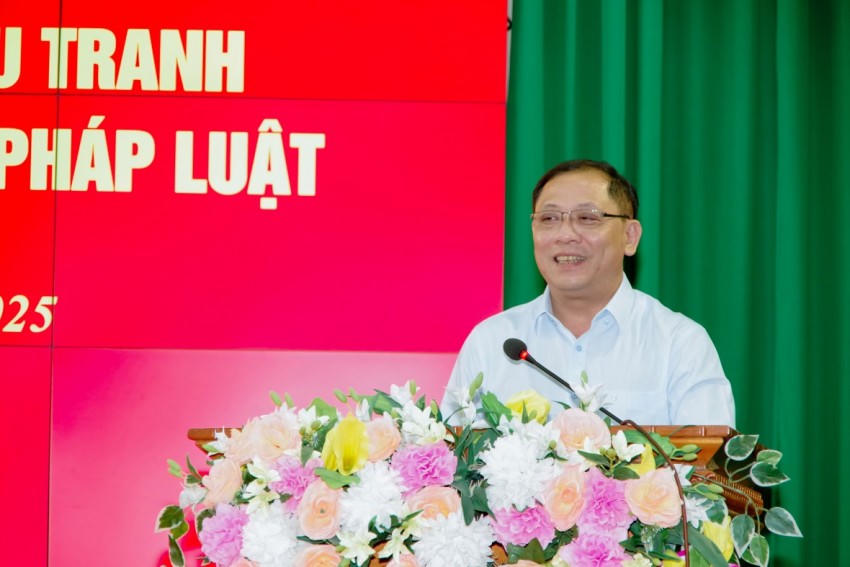 Ông Trần Chí Hùng - Phó Chủ tịch UBND thành phố Cần Thơ phát biểu tại buổi trao thưởng.