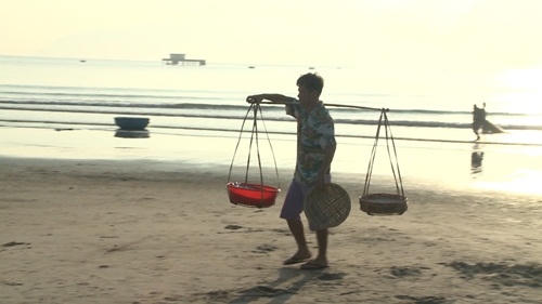 Bắt đầu hành trình “con buôn”.
