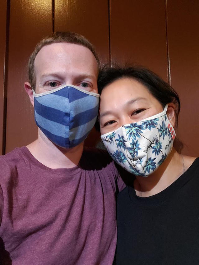 Mark Zuckerberg đăng ảnh mang khẩu trang cùng vợ mình để khuyến khích mọi người làm điều tương tự