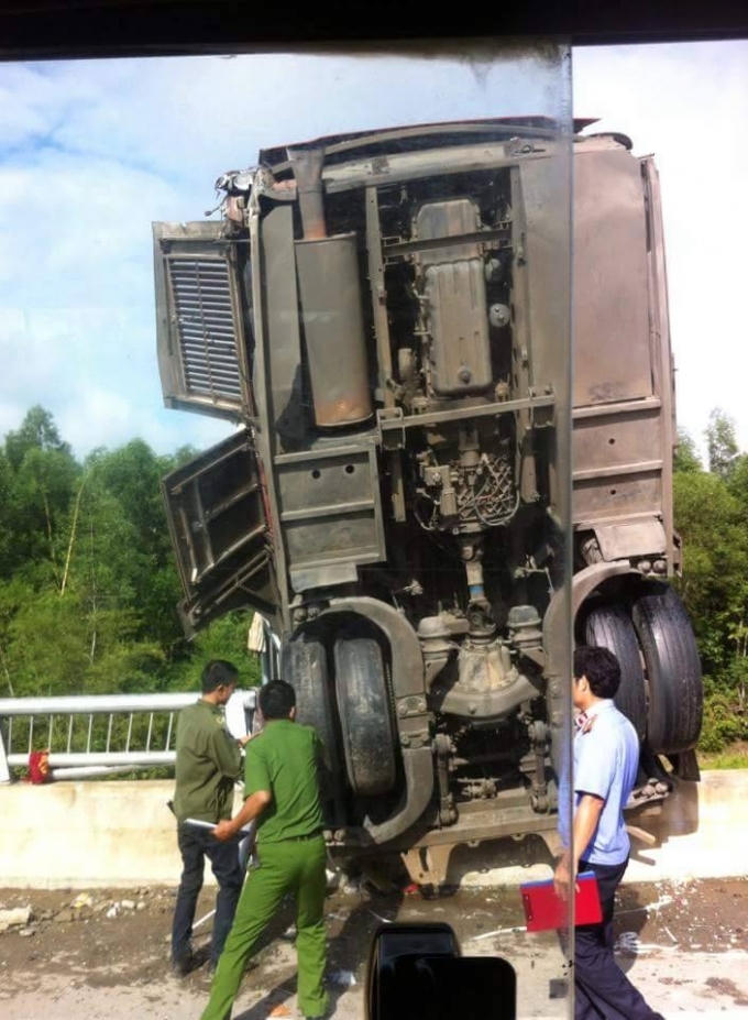 Vụ tai nạn làm 1 người chết và 10 người khác bị thương.