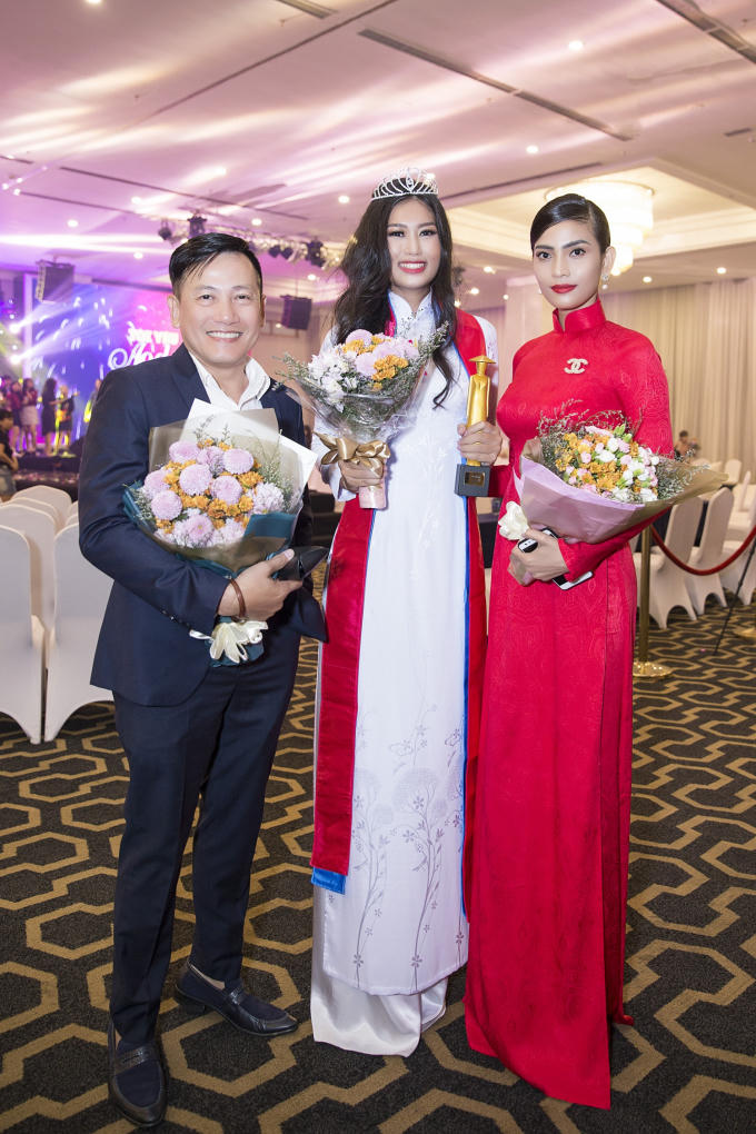  Kết quả, danh diệu Quán quân Gương mặt Nữ sinh Áo dài 2018 đã thuộc về Đoàn Thiên Ân, sinh năm 2000, học trường Trung học Phổ thông Thủ Thiêm, TPHCM. Thiên Ân đã vượt qua 20 thí sinh trong vòng chung kết.